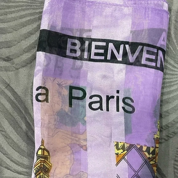 Scarf from Paris Very elegant and classy beautiful on a designer purse - Picture 4 of 4
